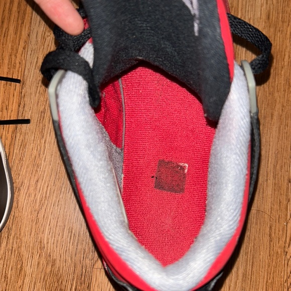 Jordan 4 Retro Toro Bravo Sneaker - Picture 5 of 6